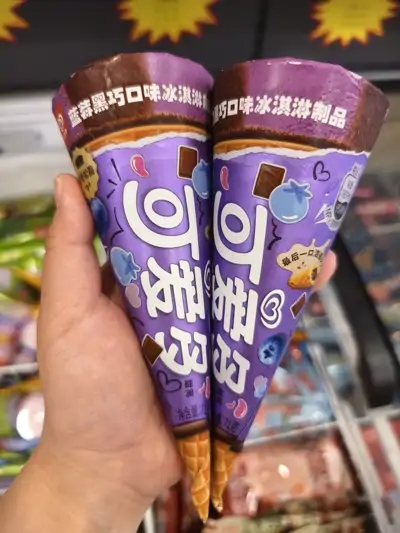 可爱多甜筒蓝莓黑巧口味冰淇淋