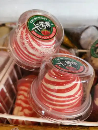 天冰卡罗蒂草莓杯